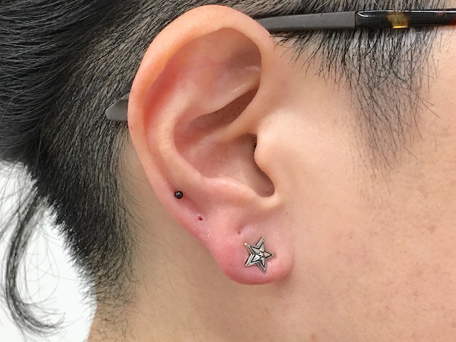 直輸入純正品 Cody Sanderson コディサンダーソン 05 0028 タイニー スター イン スター ピアス 2個セット スターリングシルバー アメリカ製 直輸入純正品 Cody Sanderson コディサンダーソン 05 0028 タイニー スター イン スター ピアス 2個セット スターリングシルバー アメリカ製